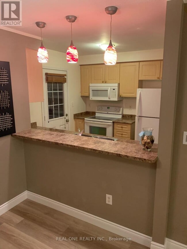 Building Photo - 3036 Dewridge Ave