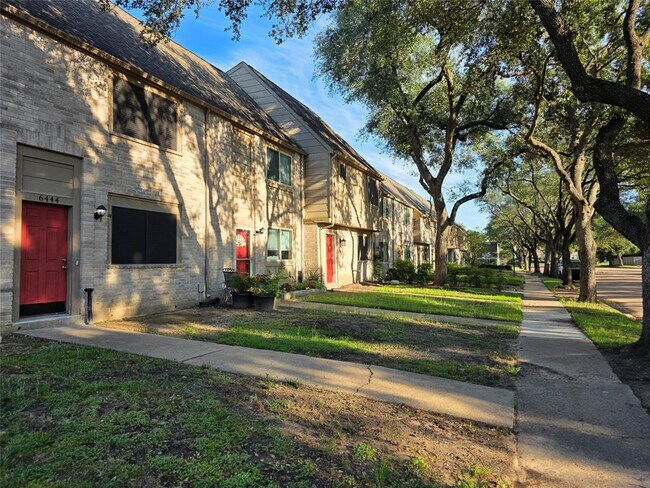 Foto del edificio - 6444 Kentwick Dr