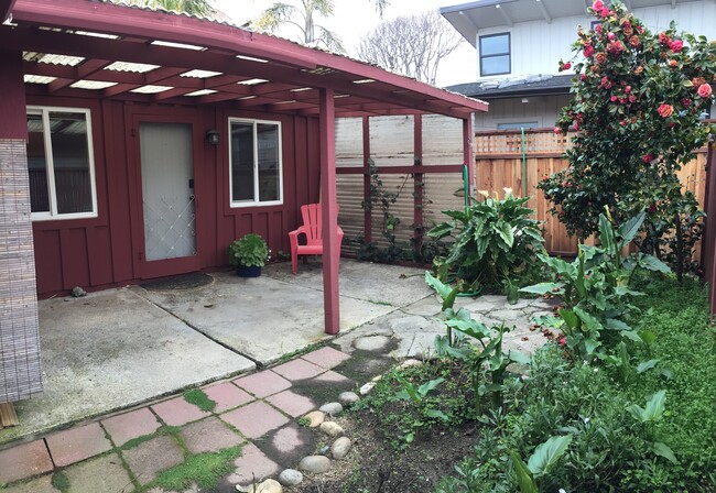 Covered patio entry - 211 13th Ave