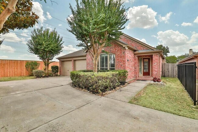 Foto del edificio - 17515 Burkhart Ridge Dr
