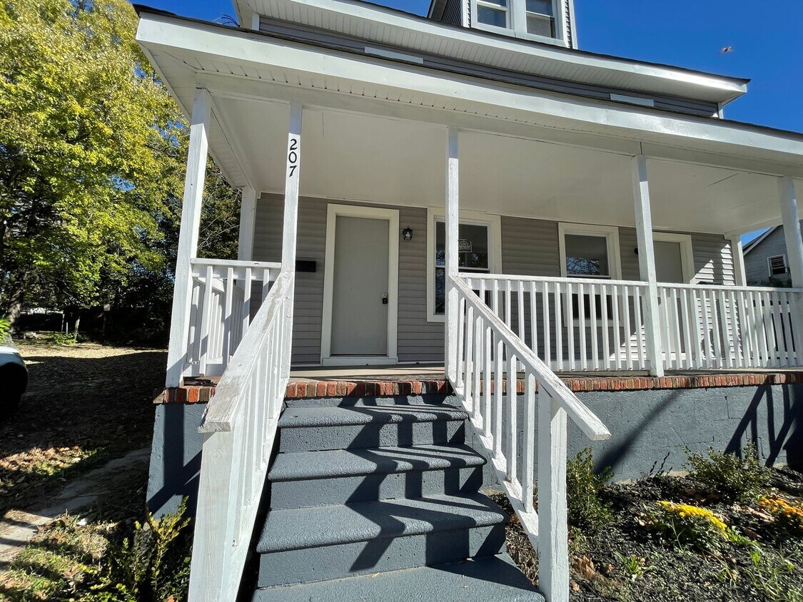 Foto principal - Stunning 3 Bedroom Home FOR RENT in Millvi...