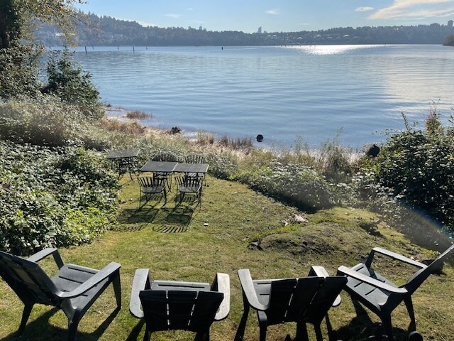 Photo du bâtiment - 2883 Dollarton Hwy