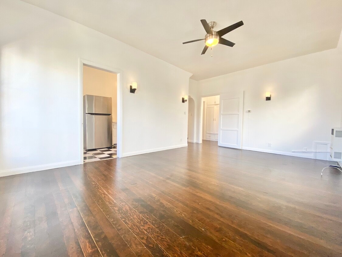 Primary Photo - 401 N Genesee Ave