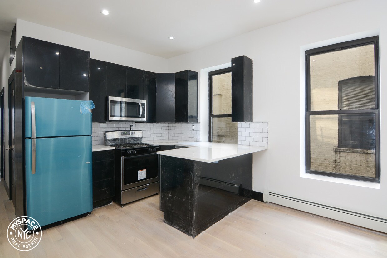 Primary Photo - 44 Macdonough St