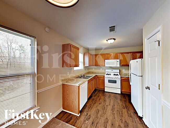 Building Photo - 402 Legend Creek Point