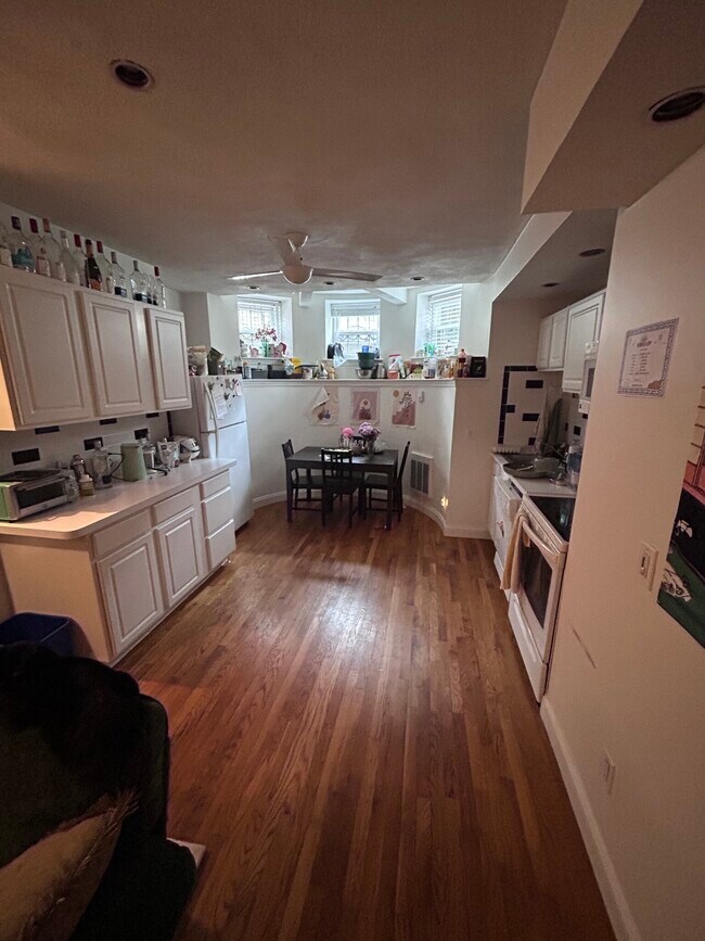 Foto del edificio - 73 Westland Ave