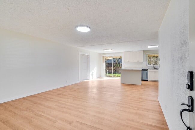 Building Photo - Beautiful 3 Bed, 1.5 Bath Rental Home in Lake Oswego!