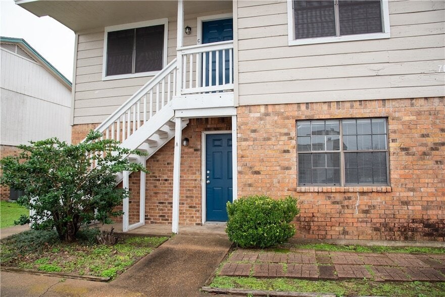 Photo - 700 Navarro Drive Unit A