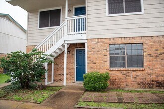 Building Photo - 700 Navarro Dr