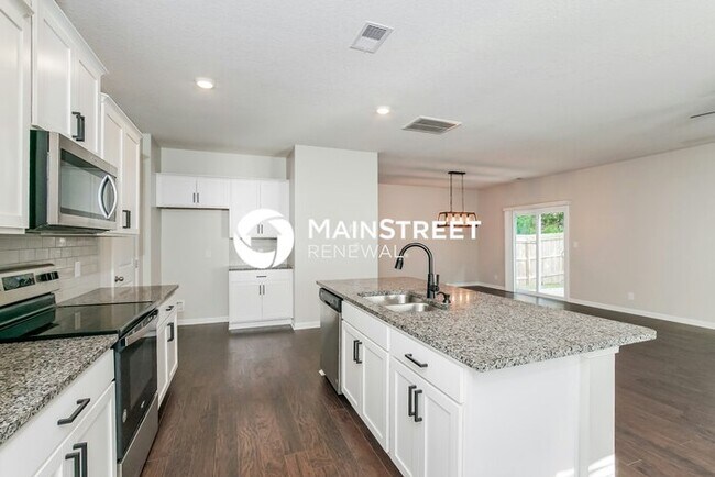 Foto del edificio - 4 Bedroom Pet-Friendly Home in Clinton, TN with Main Street Renewal
