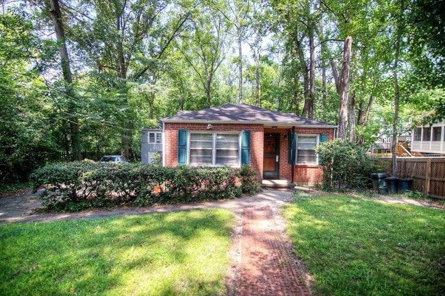 Building Photo - 117 Shadowmoor Dr