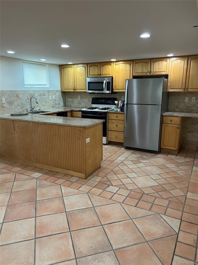 Building Photo - 37 Memorial Dr