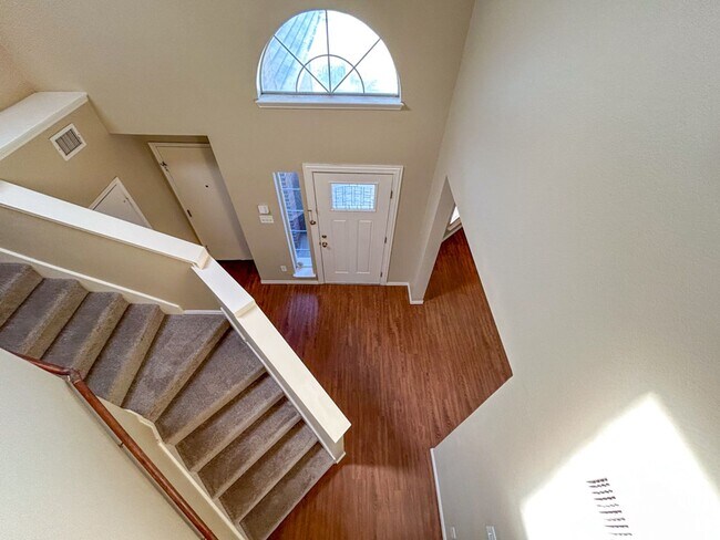 Foto del edificio - Spacious 3 Bedroom 2.5 Bath in Denton