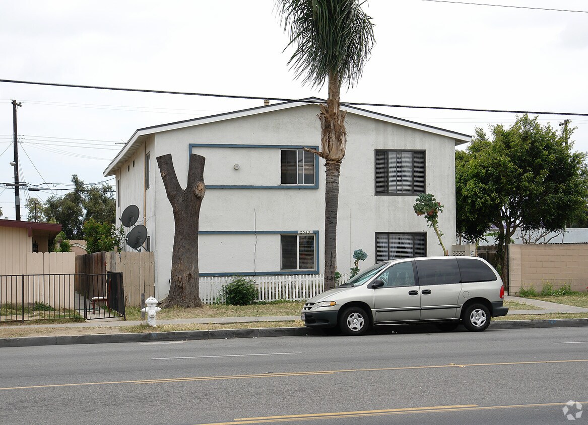 Building Photo - 2530 Mcfadden Ave