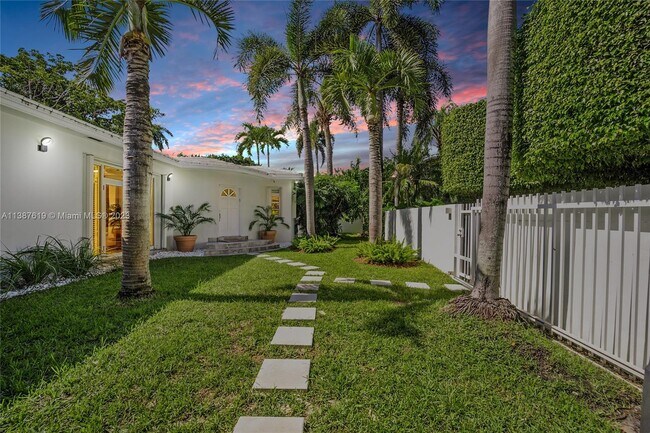 Building Photo - 1644 Tigertail Ave