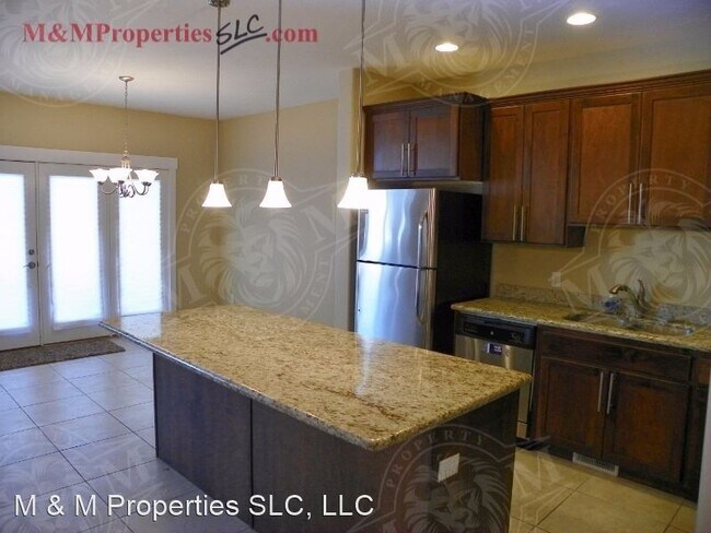 Building Photo - 2216 Mackay Ln