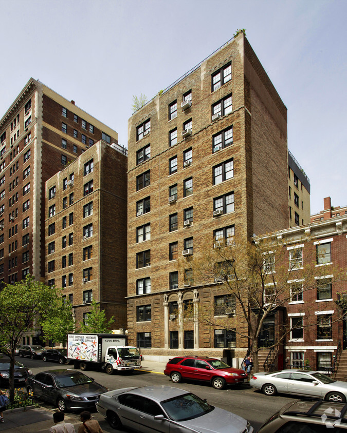 Foto principal - 115 E 92nd St