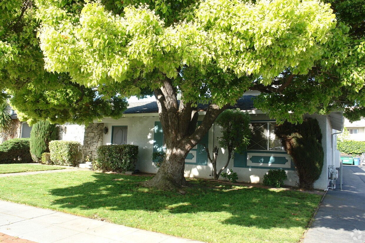 Primary Photo - 1331 Castlemont Ave