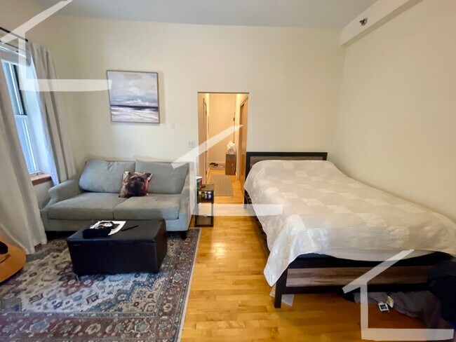 Foto del edificio - 9/1 Spacious Cleveland Circle area Studio w/balcony!