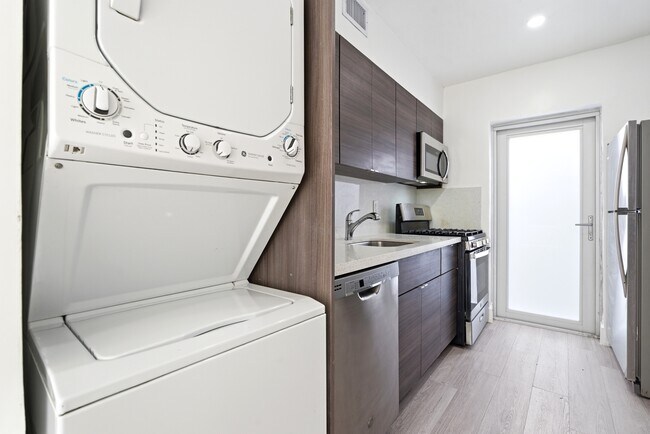 Foto del edificio - 732 82nd St