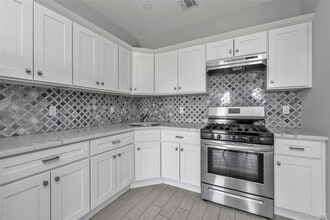 Building Photo - 17 N Park Ave