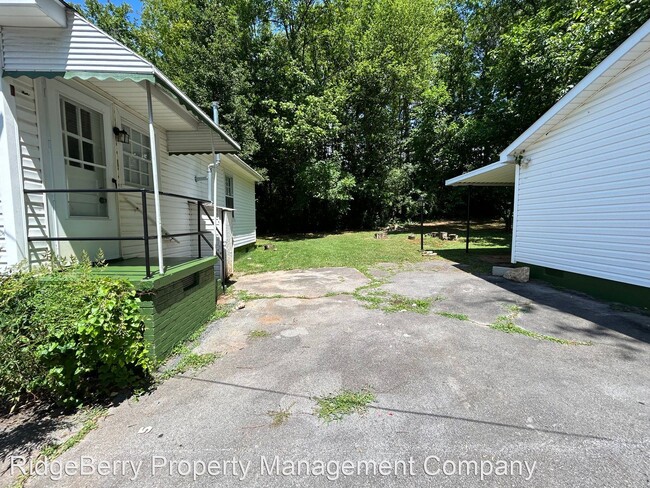 Building Photo - 2 br, 1 bath House - 614 SW East 19th St