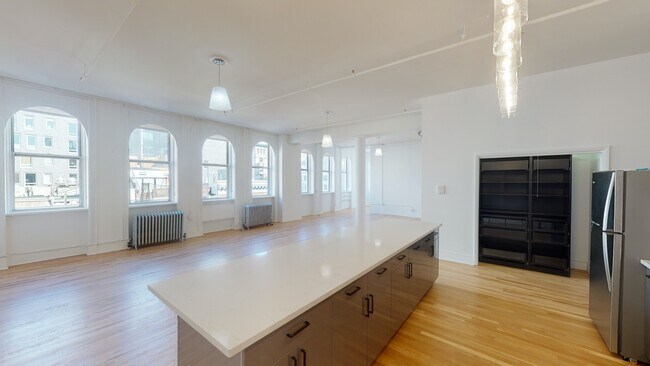 Building Photo - 1400 SF Chelsea Loft