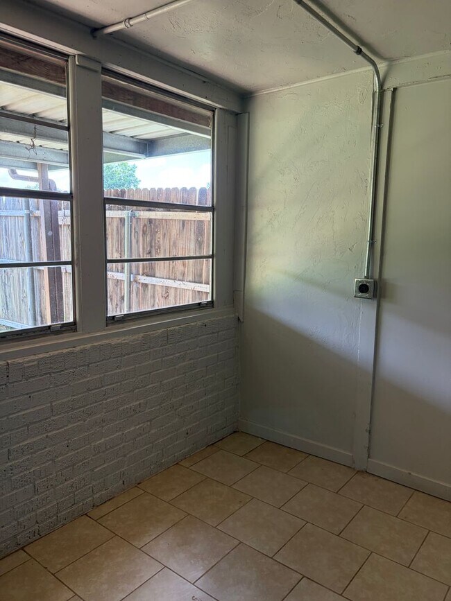 Foto del edificio - Nice size 2 bedroom for rent