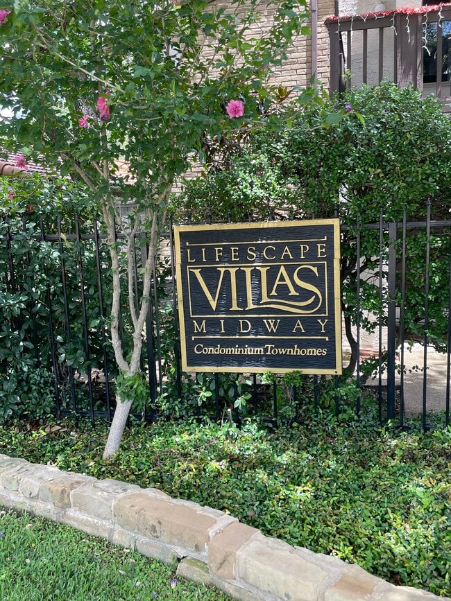 Foto del edificio - 18040 Midway Rd