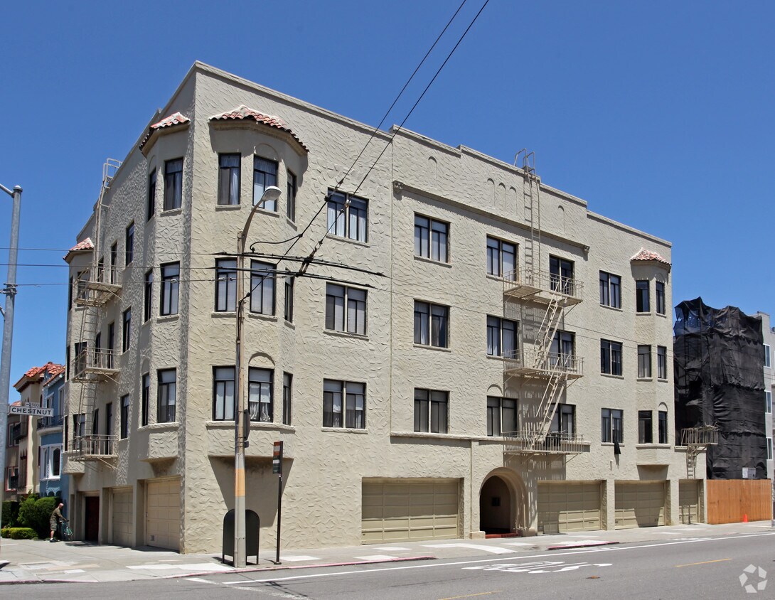 Primary Photo - 2490 Chestnut St
