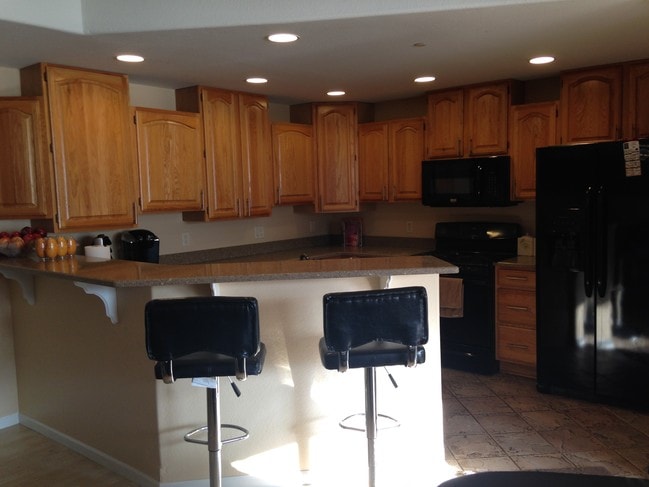 Kitchen - 320 Jennifer Ln