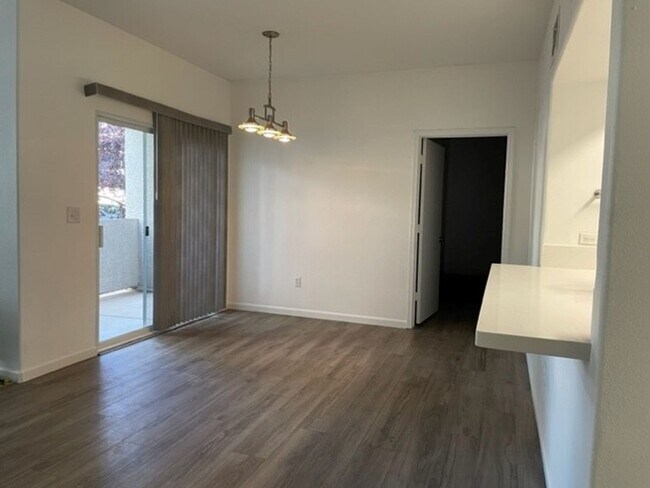 Foto del edificio - 2 Bedroom 2 Bath Condo W Sunset