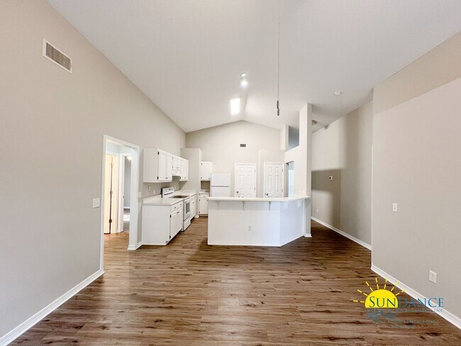 Building Photo - Stunning 3-Bedroom Home in Desirable Neigh...