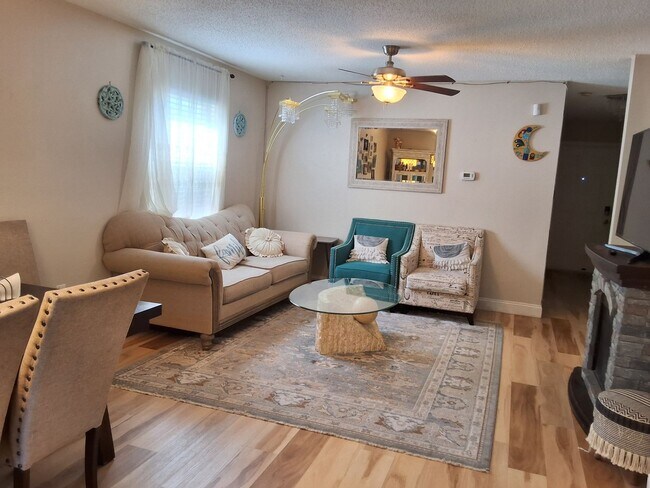 Foto del edificio - Knoxville 37912 - Short Term Lease with Utilities Included up to $200 per month -  2 bedroom, 2 b...