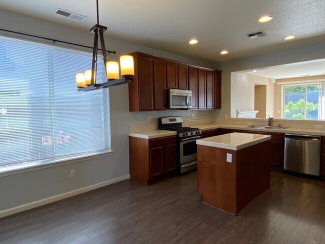 Building Photo - 404 Sysonby Ct - 4 bedroom home in Curti R...