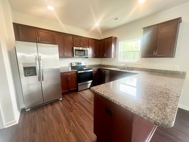 Building Photo - Welcome Home! 4BR/2.5BA in Manning Crossing – Elon