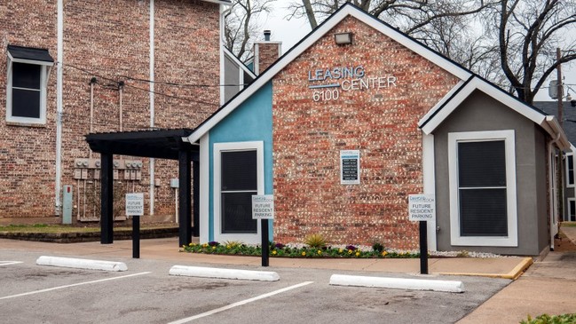 Building Photo - Diamond Loch Apartment Homes