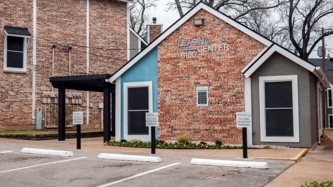 Building Photo - Diamond Loch