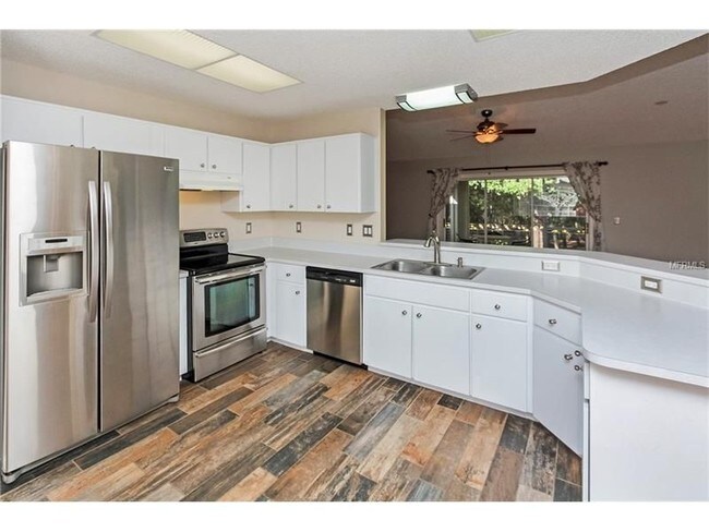 Building Photo - Lovely 3 Bedroom 2 Bath Land O Lakes