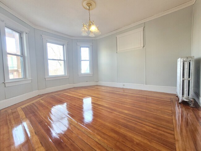Building Photo - 110 Howland St