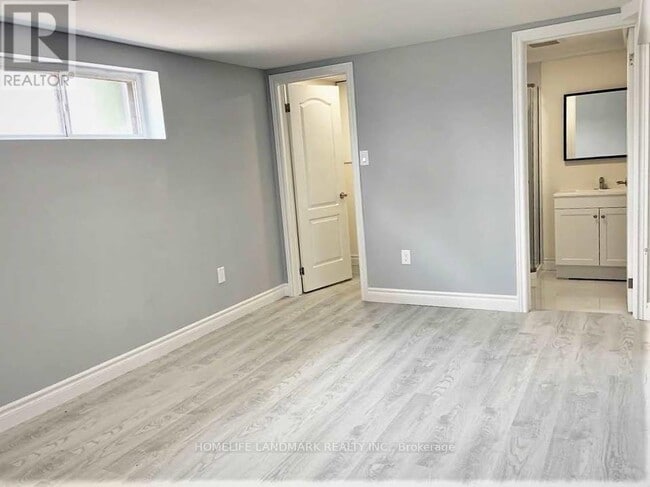 Building Photo - 6 Dempster St