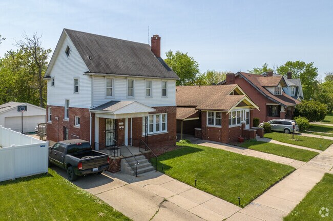 Traditional and Cottage Homes in Highland Park.