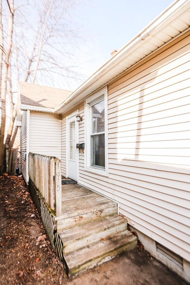 Building Photo - Well maintaned and clean two bedroom home for rent!