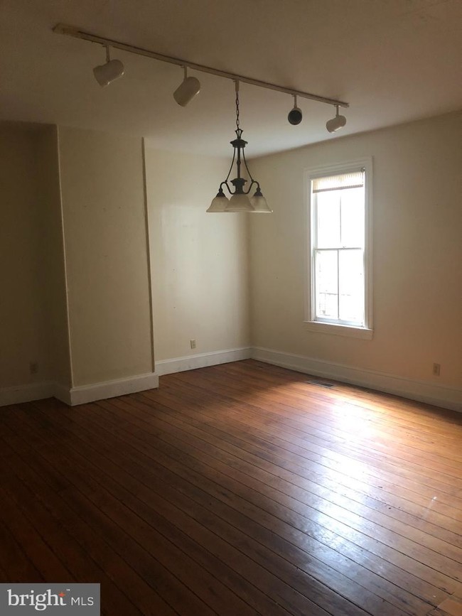 Building Photo - 106 S Governors Ave