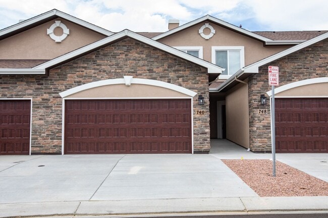 Luxury 3BR Townhome in The Villas at North... - Luxury 3BR Townhome in The Villas at North...