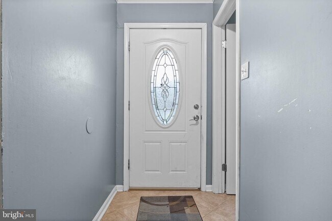 Foto del edificio - 13 Hopewell Ln