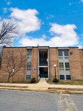 Building Photo - 2109 Greenery Ln