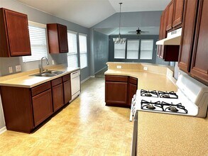 Building Photo - 16763 N Blue Jay Dr