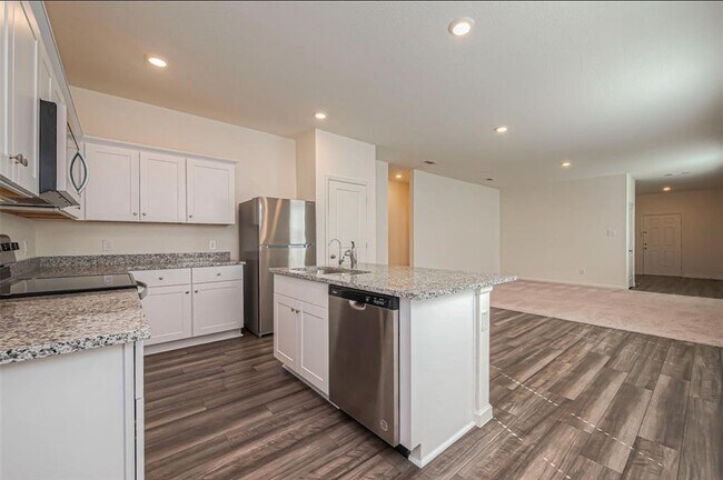 Foto del edificio - 614 Edge Lake Ct