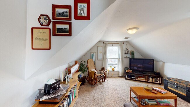 Foto del edificio - AVAILABLE AUGUST 1st! Cute & Quirky Afford...